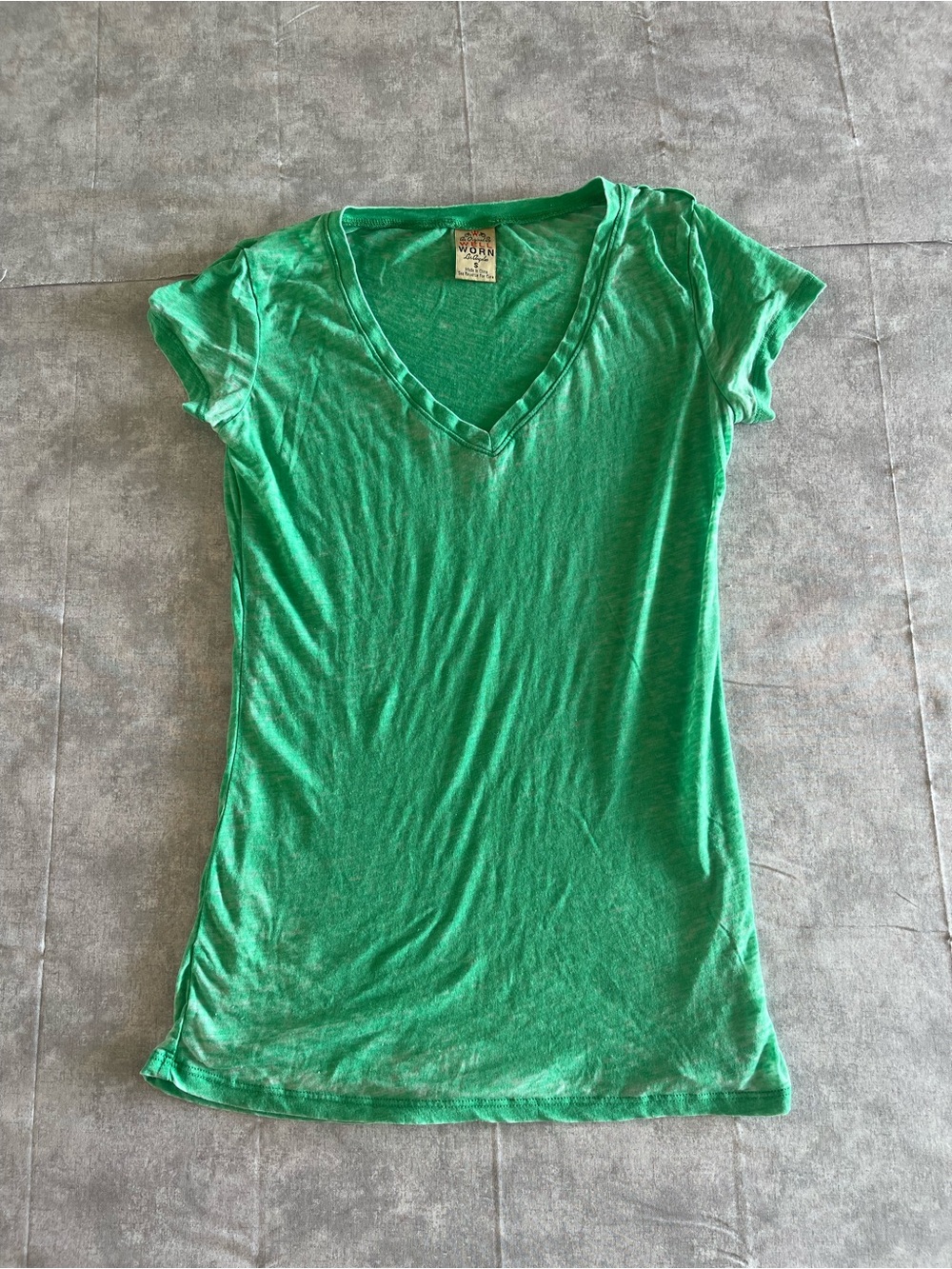 Well Worn Women's V-Neck Tee in Kelly Green